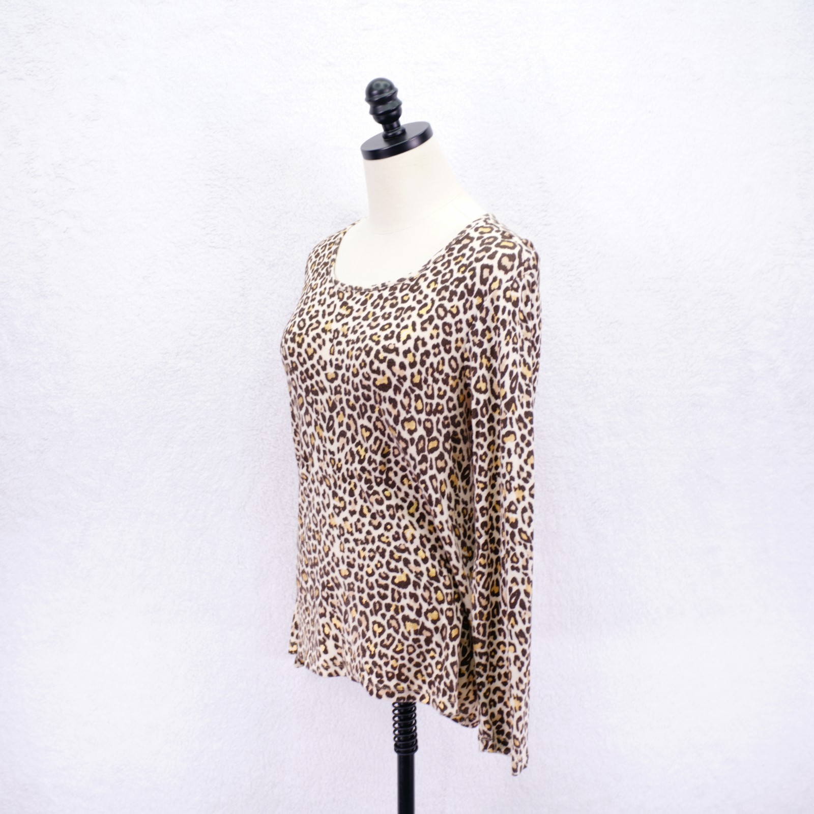 White Stag -Medium 8-10- Blouse Cotton Leopard Print Long Sleeve Top Round Neck