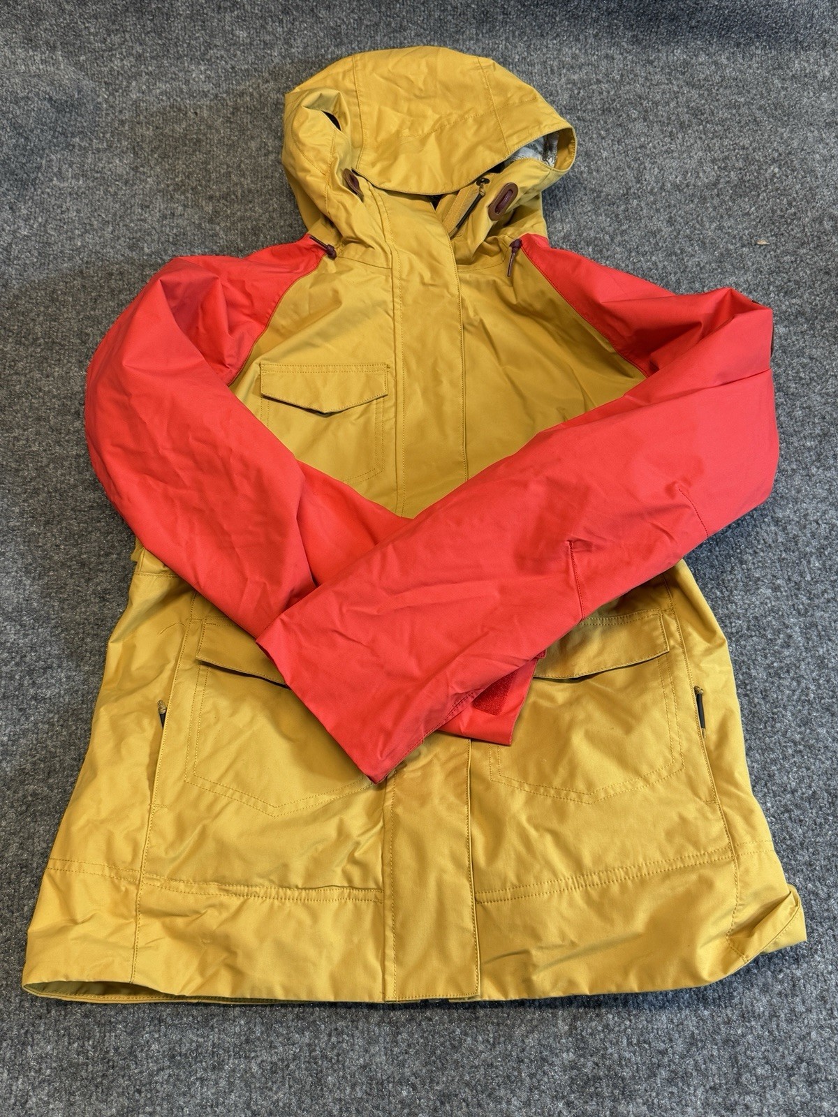 Dakine Canyons II Women’s Jacket Size Small Yellow Red Water Proof Snow Jacket