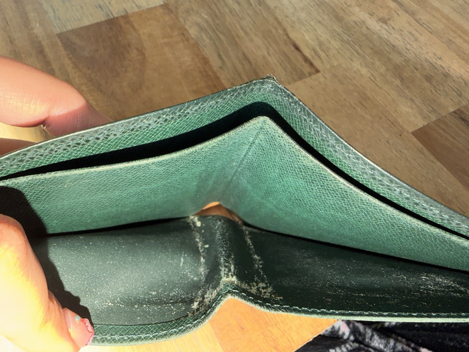 Louis Vuitton Men’s Green Bifold Wallet, Logo Accent, Credit Card Slots