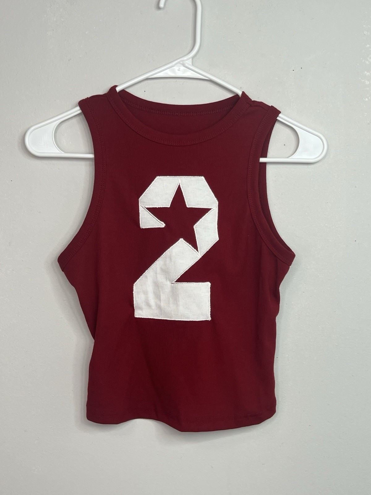 SUMWON Burgundy Cropped Tank Top S Round Neck Sleeveless Star Appliqué Graphic