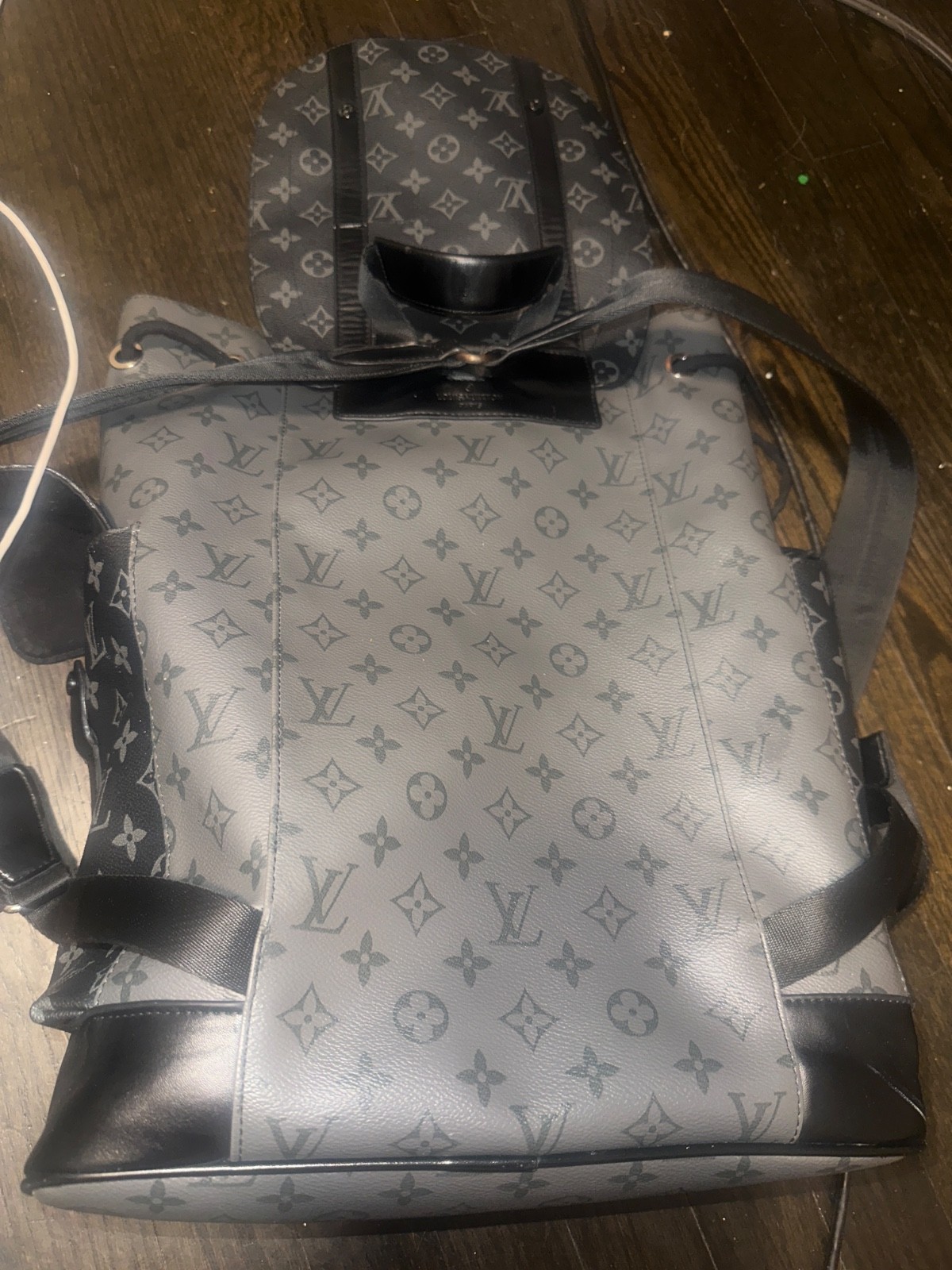 louis-vuitton backpack damier