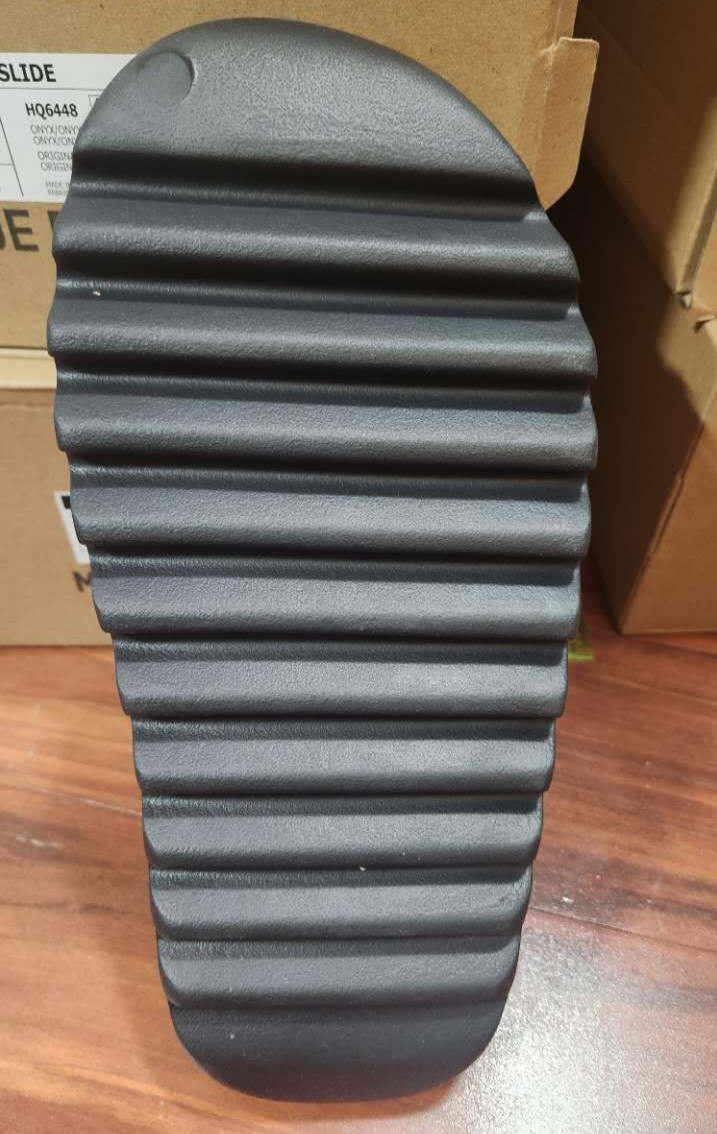 Authentic Adidas Yeezy Slide ONYX HQ6448 size 9/10/11/12