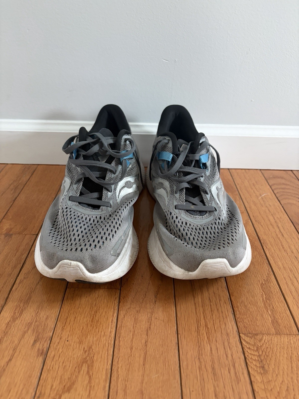 Men’s Saucony Ride 15 running sneakers size 10 wide grey and blue