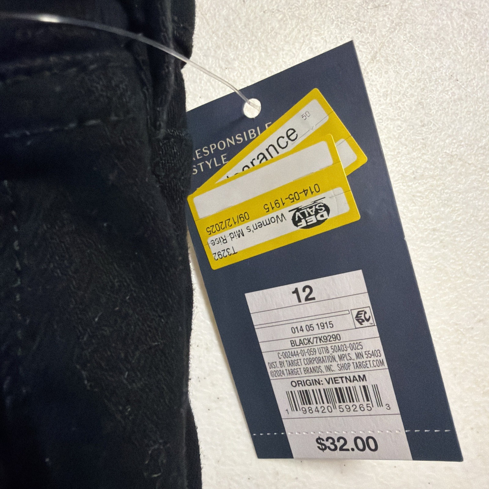 Women’s Mid-Rise 80’s Slim Fit Jeans – Universal Thread Black 12: Ankle