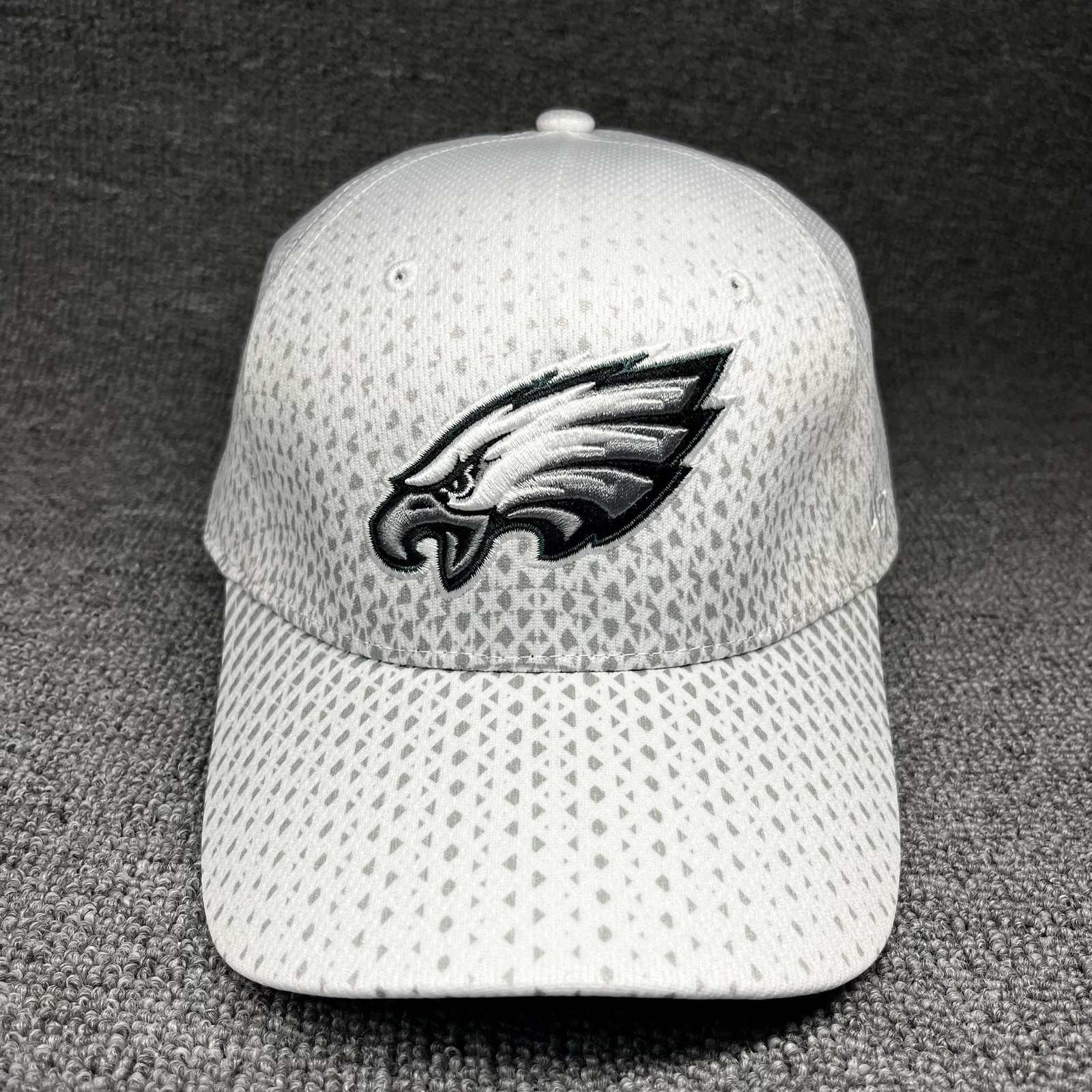 NFL Philadelphia Eagles Fitted Cap Curved Brim White Hat Unknown Size