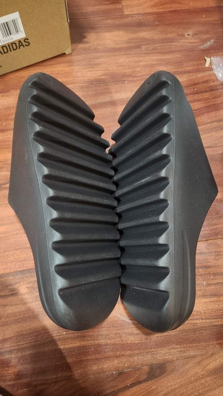 Authentic Adidas Yeezy Slide ONYX HQ6448 size 9/10/11/12
