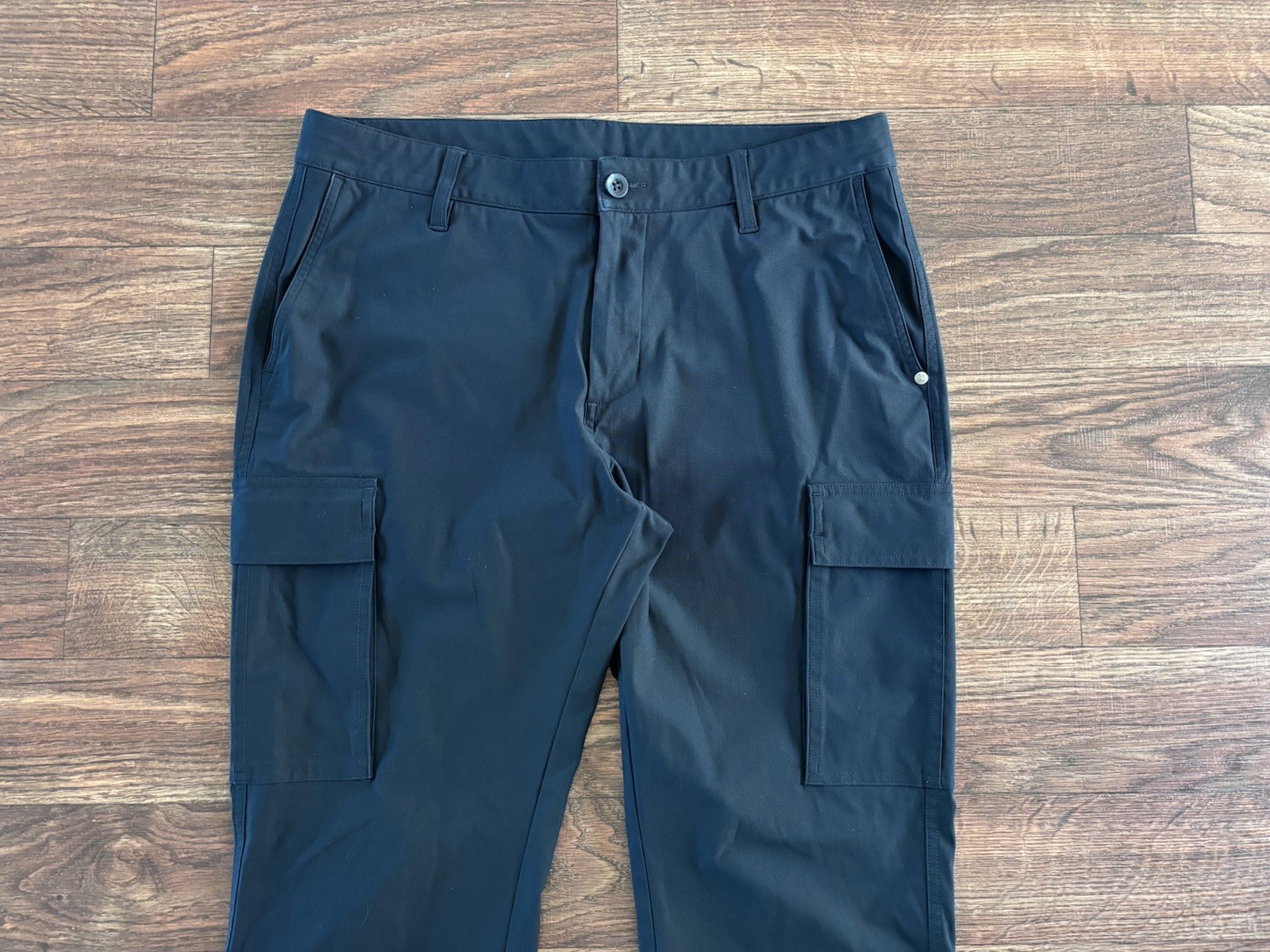 Vuori Men’s Meta Performance Cargo Pants Joggers Black 33