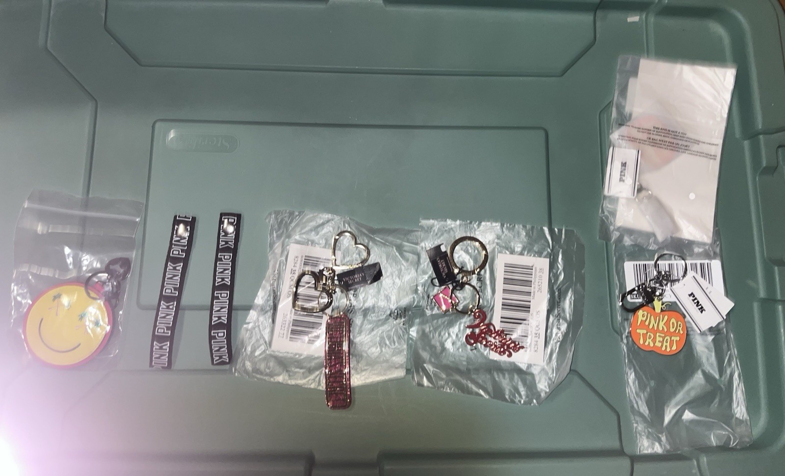 VICTORIA SECRET/PINK/ANASTASIA COSMETICS-KEY CHAINS/BAG CHARMS-NEW-BUYER CHOOSE