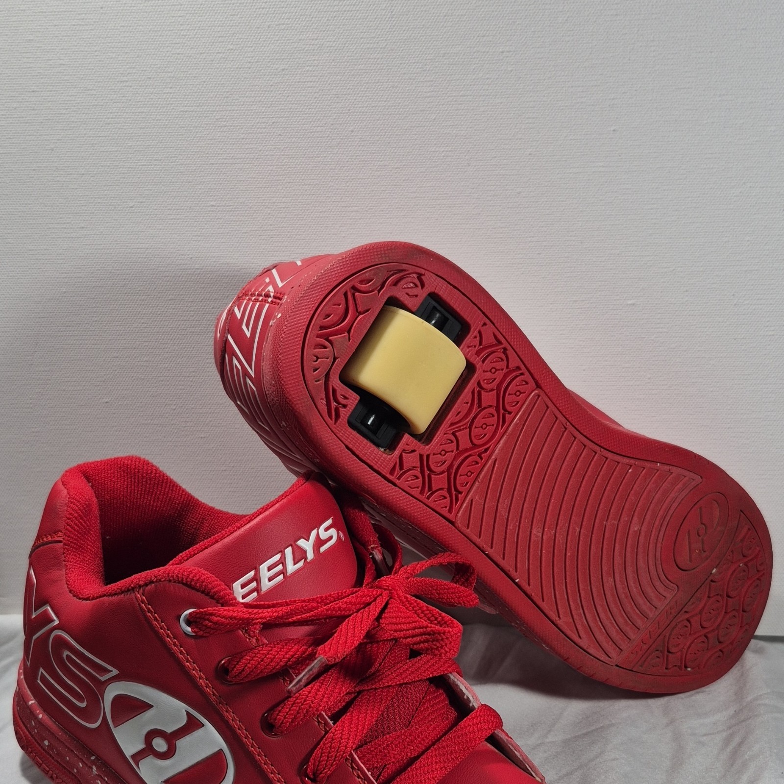 Heelys Split HE100379 Red White Sneaker Skate Shoes Wheels US 7 UK 6 EU 39