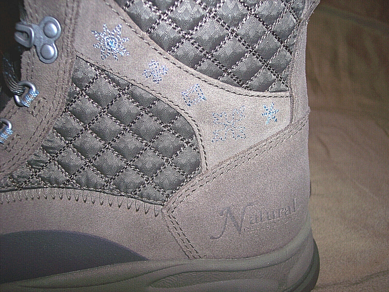 Womens Snow Boots 9 Water Proof Boots 400 G Insulated Boots Cold Weather Boots 9