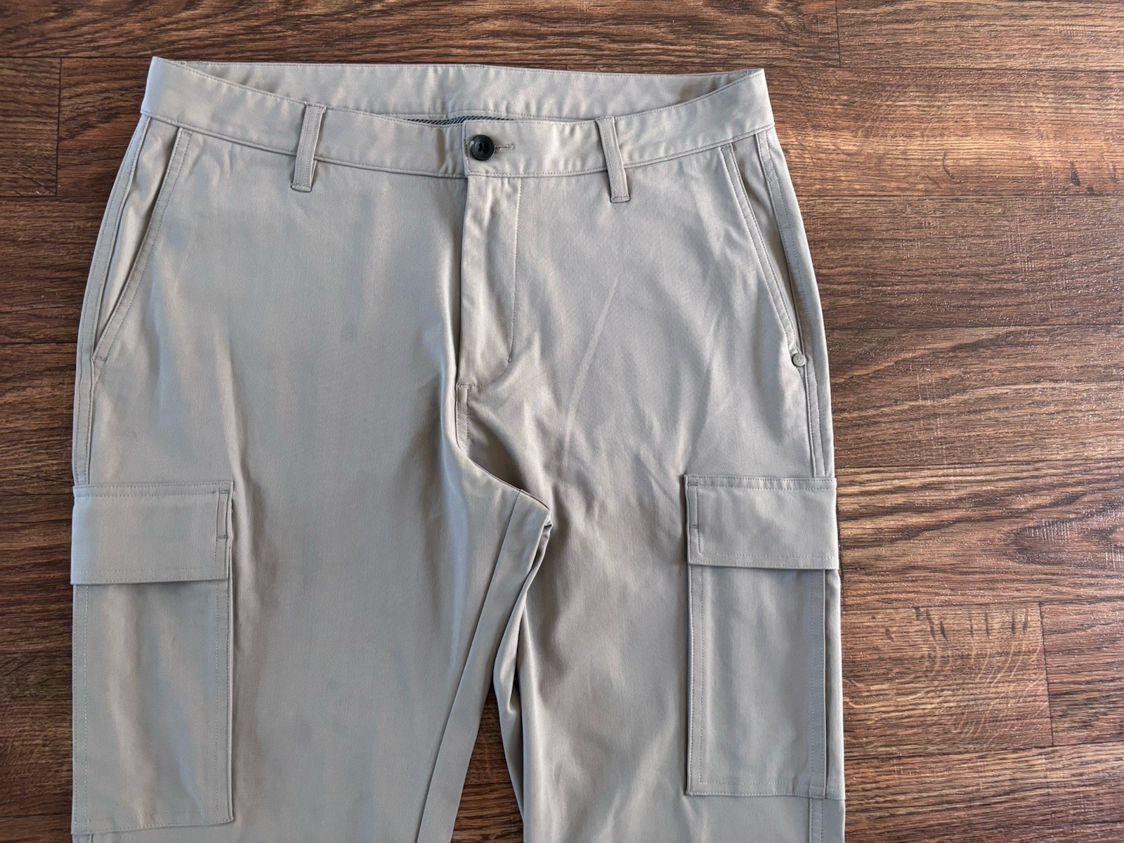 Vuori Men’s Meta Everyday Performance Cargo Pants Joggers 33 Brown