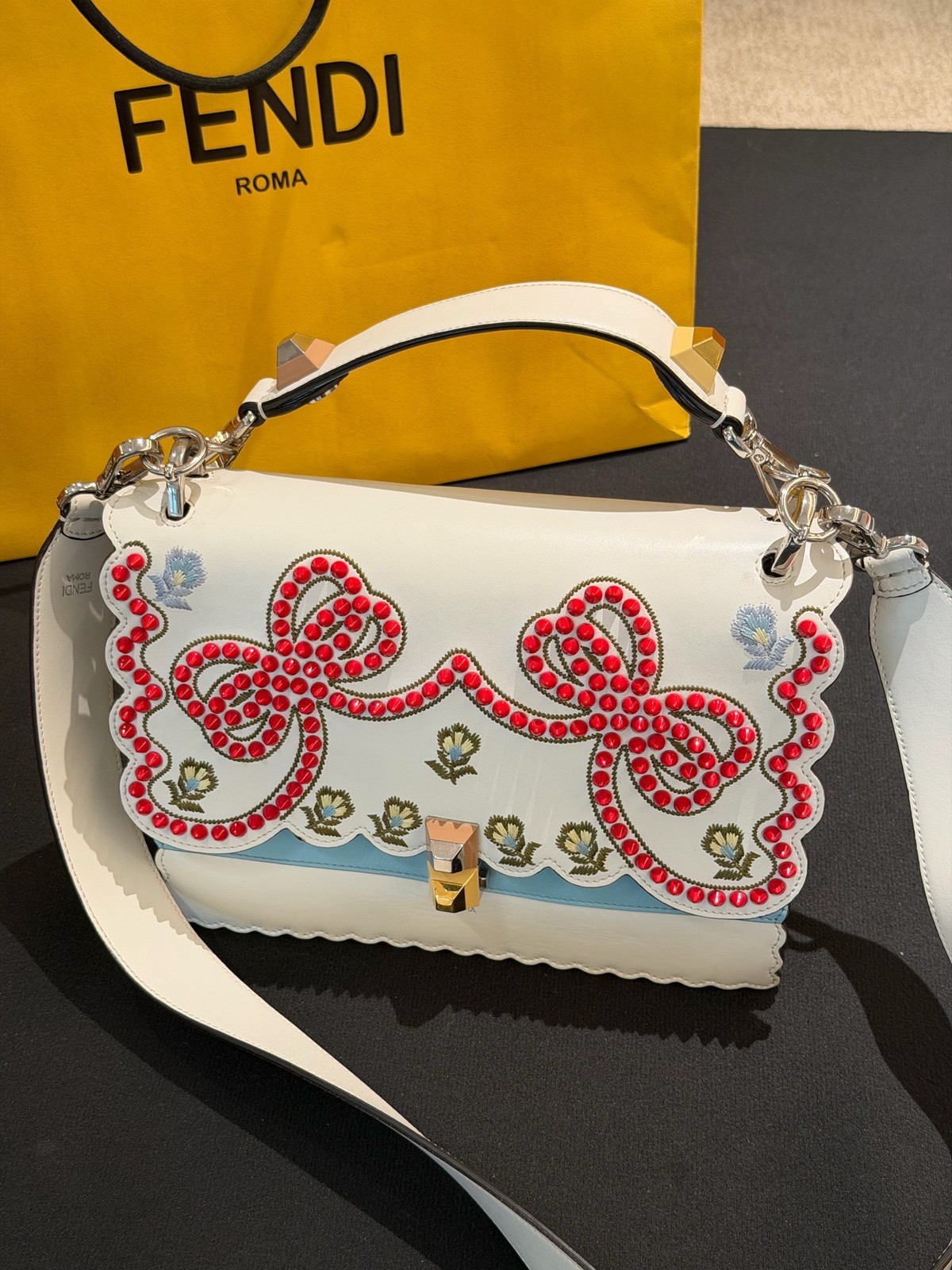 Fendi Pre-Owned Authentic Crossbody Bag White 25*18*11cm Free Tracked Shipping
