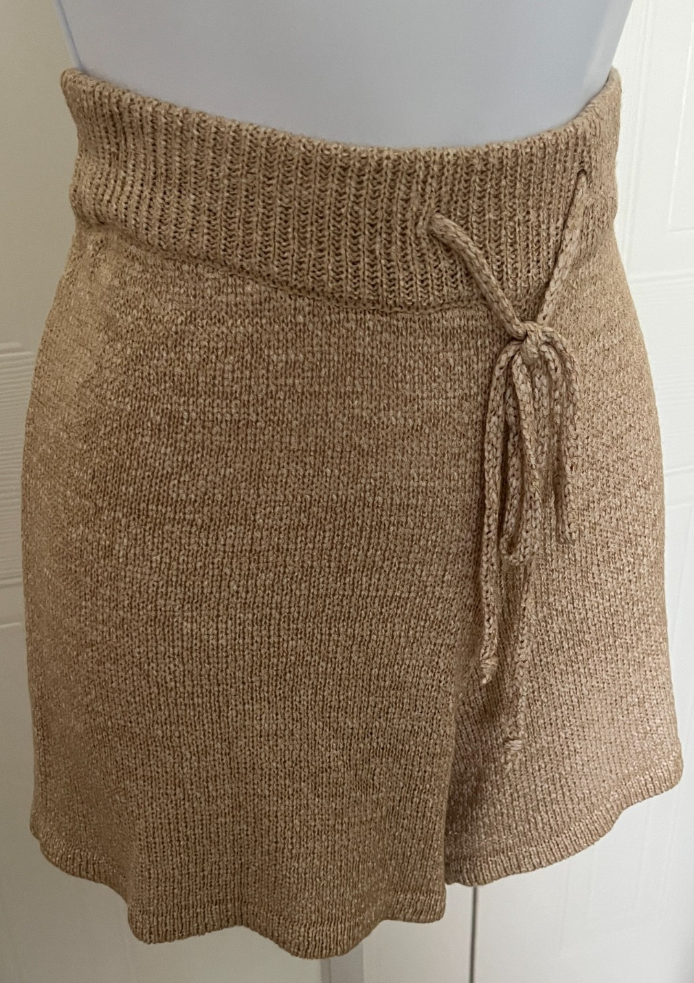 ONE GREY DAY LIGHT BROWN DRAWSTRING SWEATER SHORTS ACRYLIC 60% NYLON 40% SZ 6