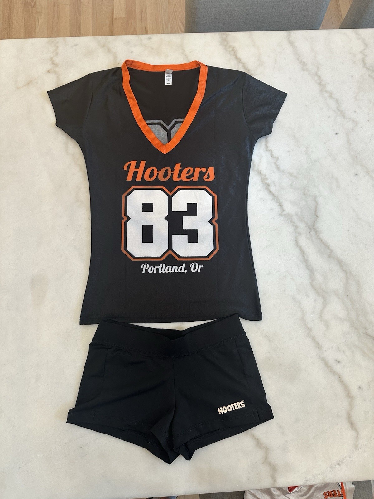 Hooters In Your Face Apparel 2pc Jersey Set V-Neck M top & S shorts