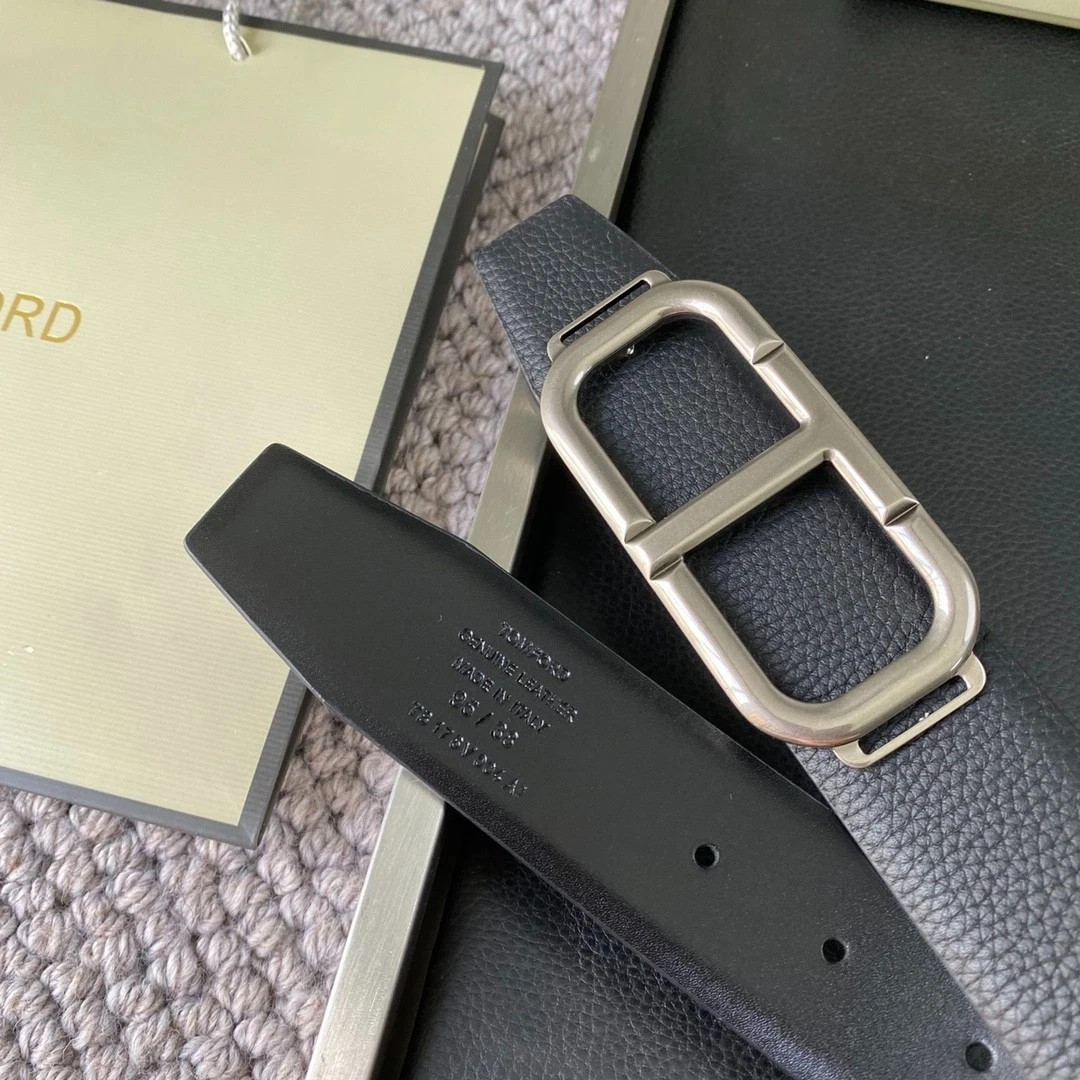 TOM FORD Black Leather 38mm Belt New And Authentic Silver Buckle