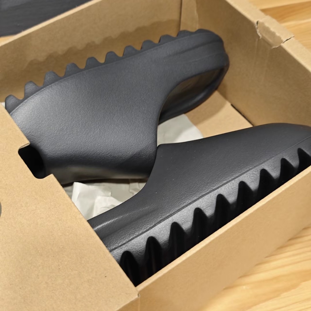 Adidas Yeezy Slide ONYX HQ6448 Unisex Slipper Sandal New Without Box