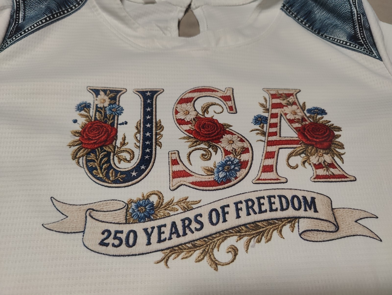 Women’s White/Blue USA 250 Years of Freedom Graphic Print Crew Neck T-Shirt M