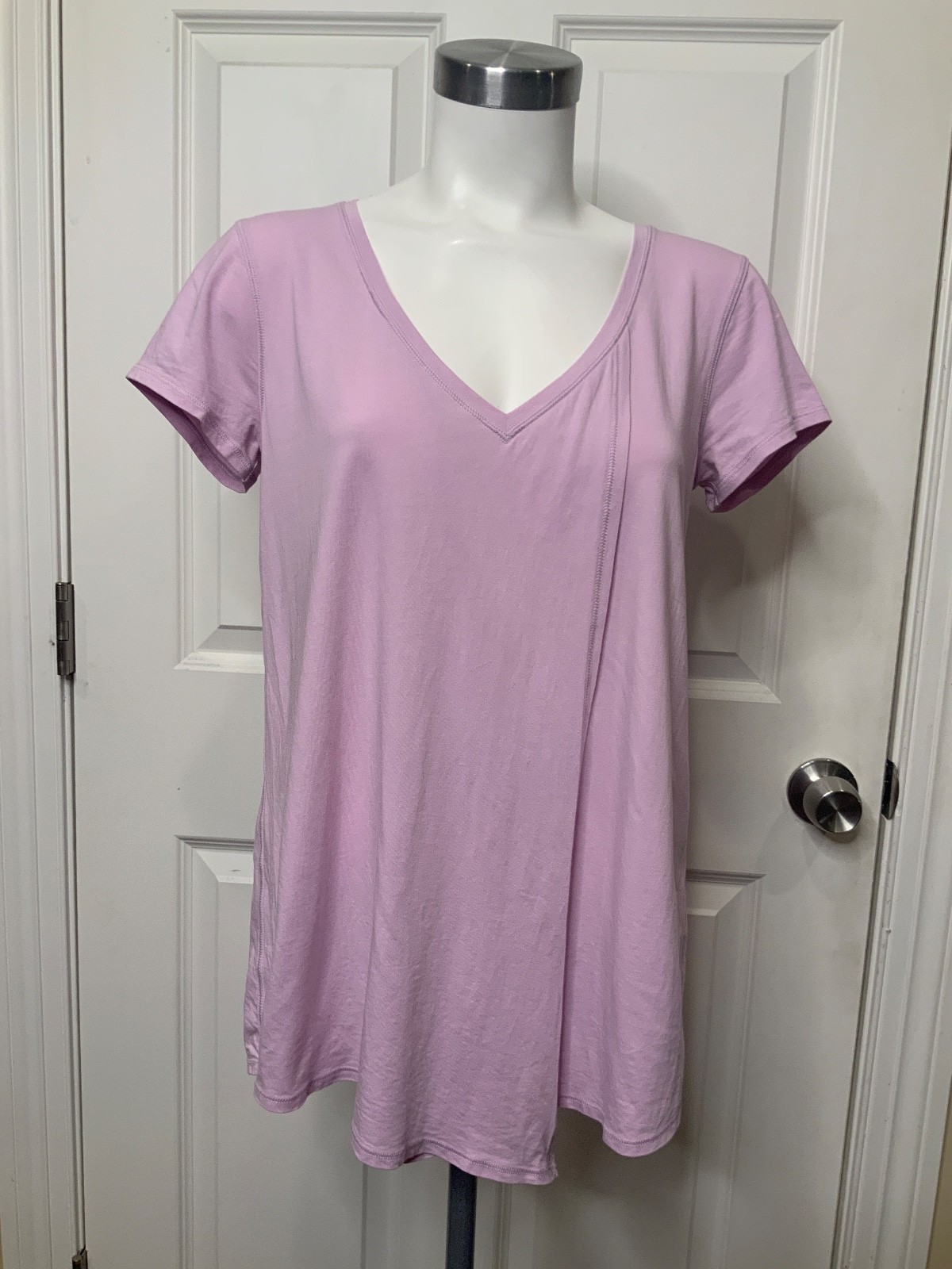 Lululemon Light Purple Knot A Problem Short Sleeve Athletic T-Shirt, Size 8