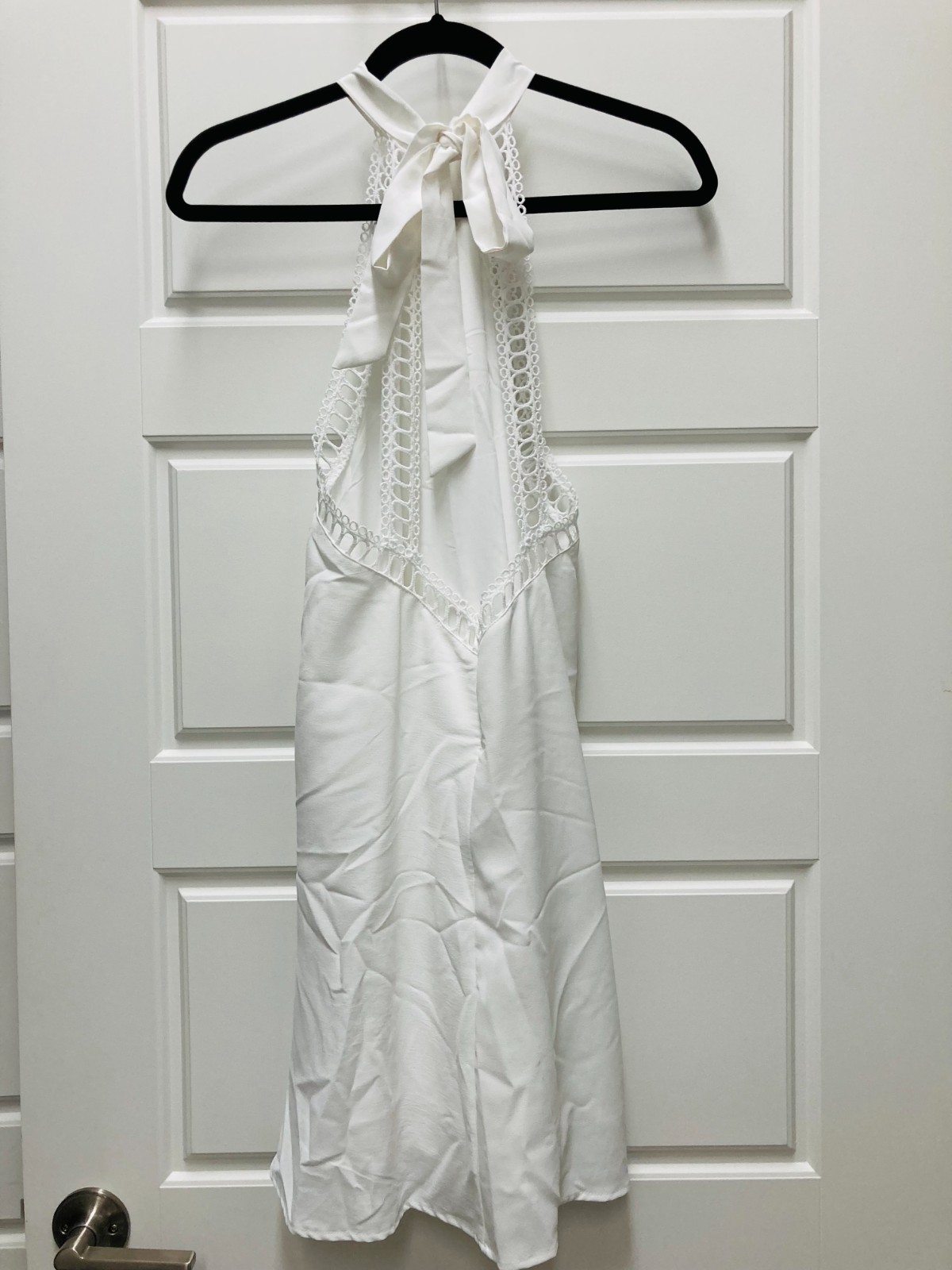 White Sleeveless dress – unknown brand