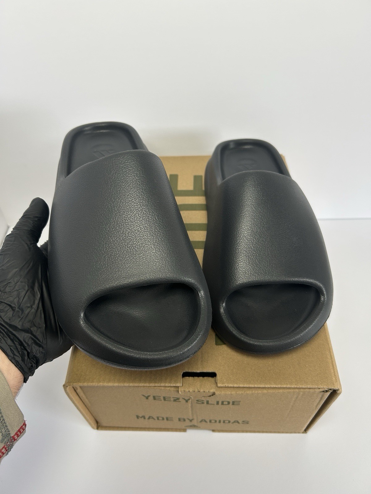 Adidas Yeezy Slides Black Onyx Men’s US Size 9