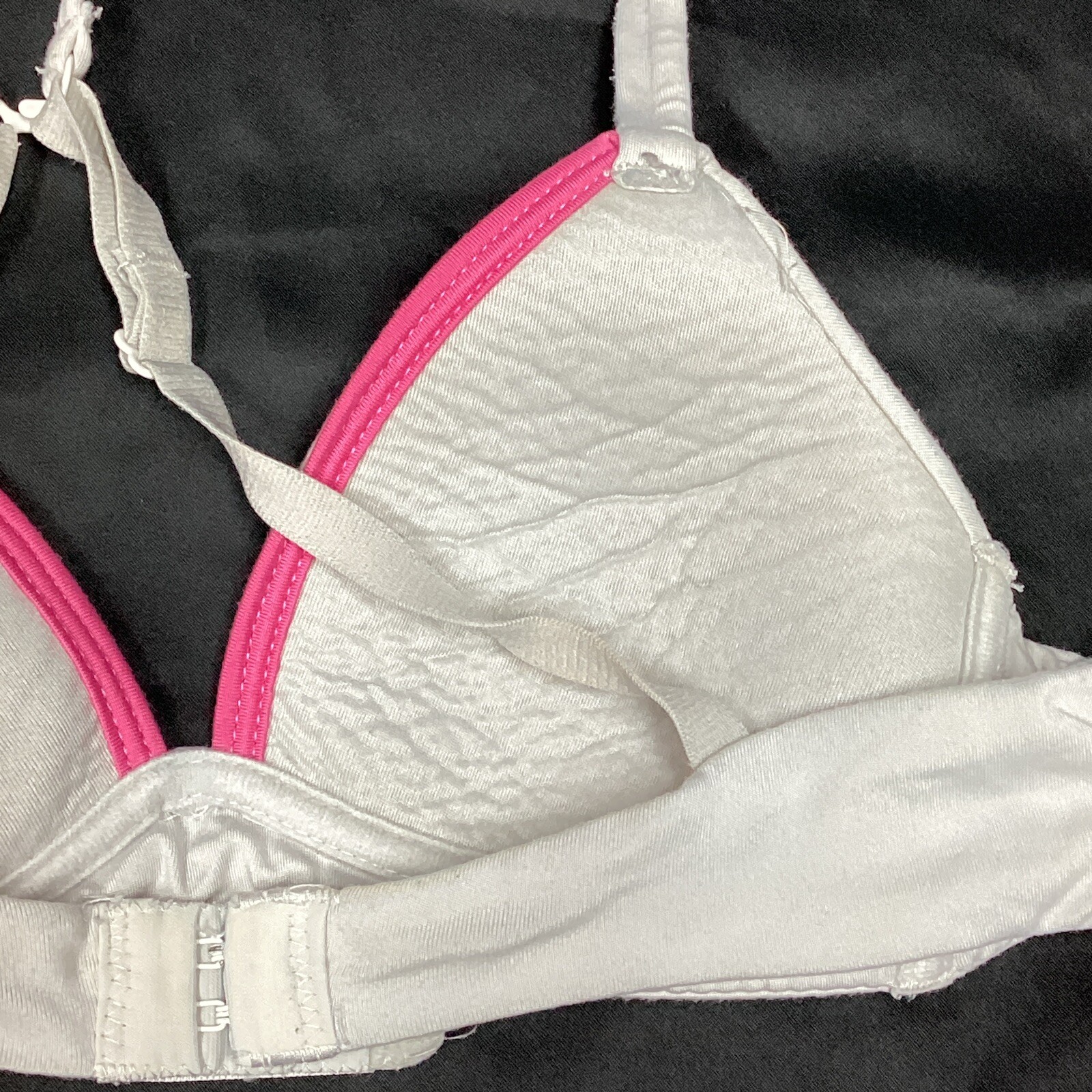 Delta Bra Smooth Cup Wireless 32A Gray Triangle Cups