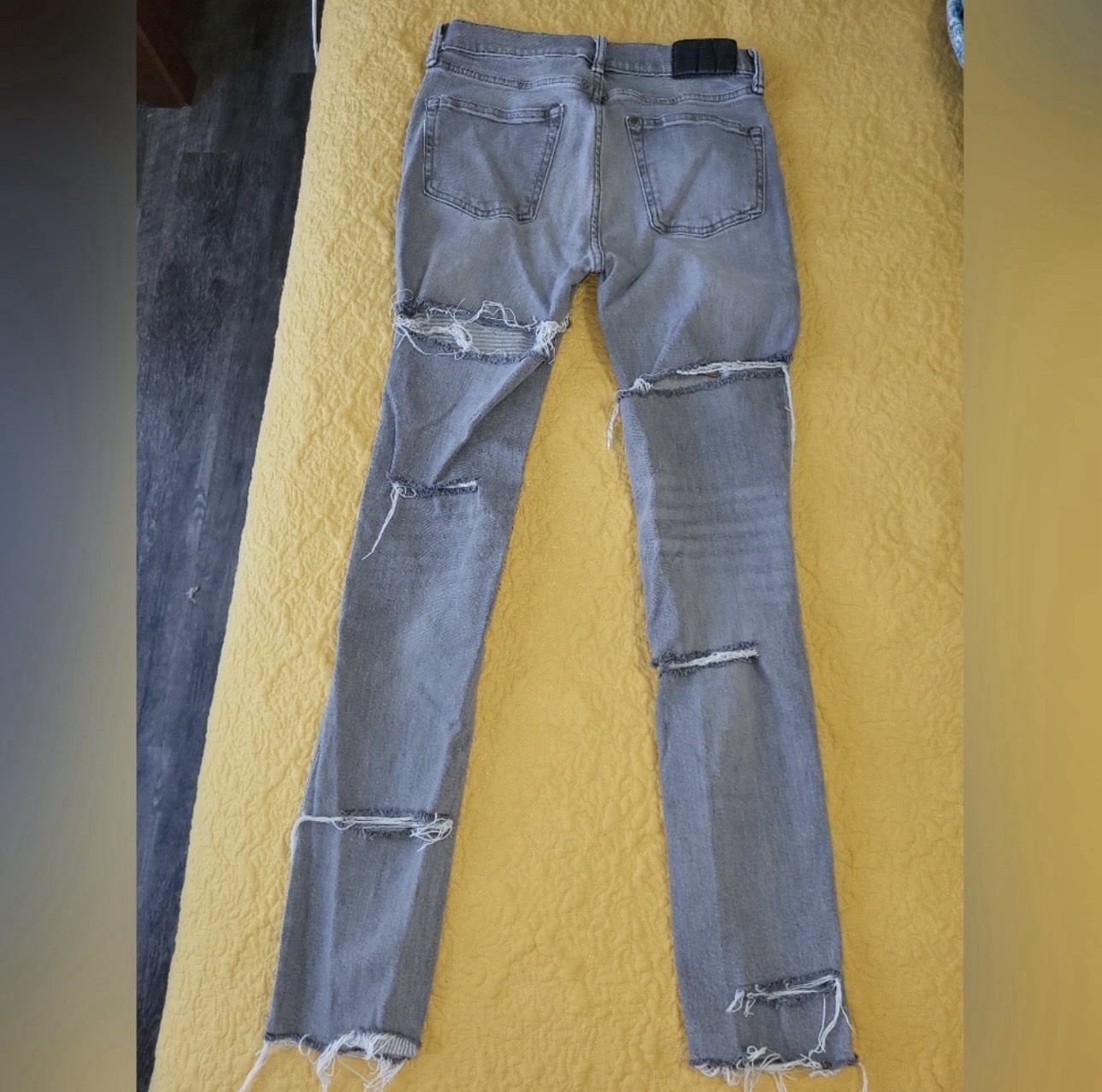 H&M Grey Skinny Coupe Moulante Jeans with Distressed Details 29 x 32