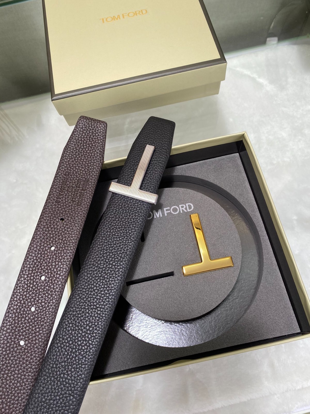 TOM FORD Reversible Black/Brown Leather T Logo Belt Men’s S.S. Buckle