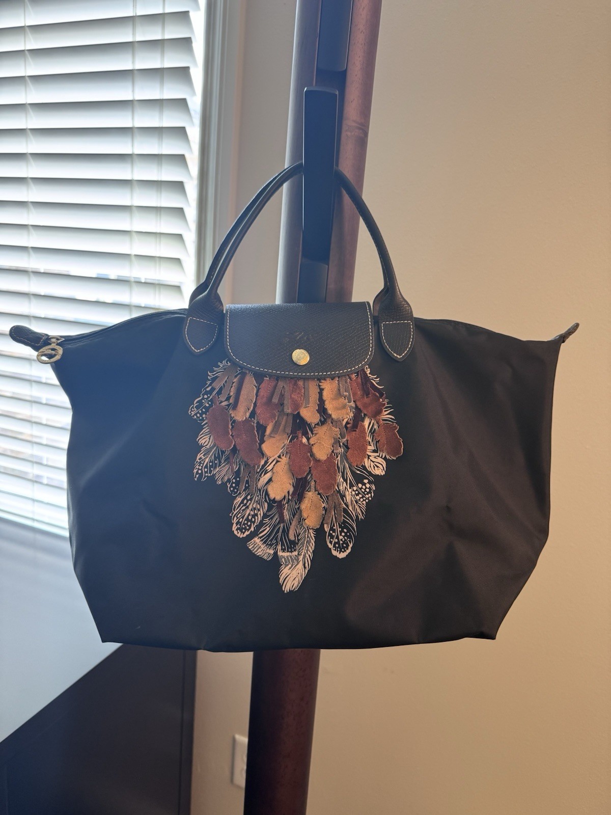 EULongchamp Black Tote Bag Zip Top Snap Closure Embroidered Front