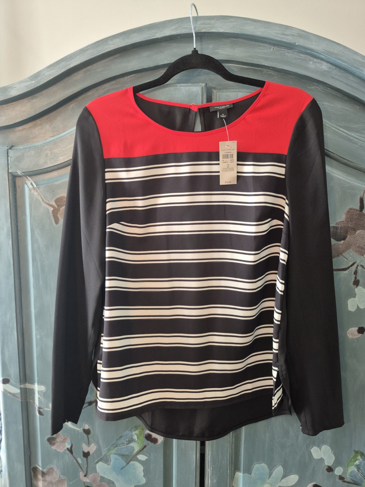 Ann Taylor Women’s 2 Regular Black/Red/White Striped Round Neck Button Blouse