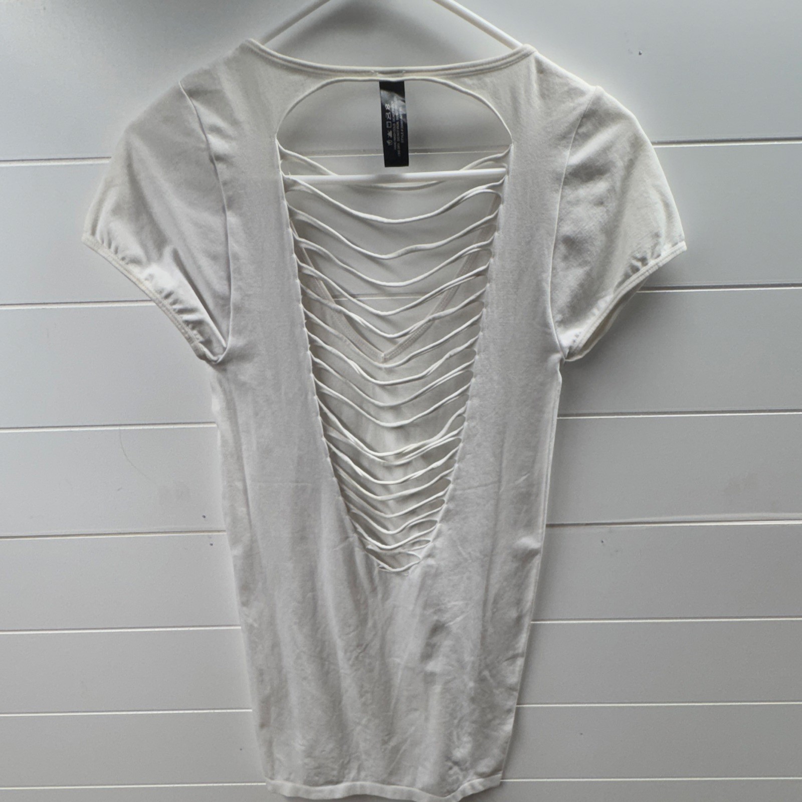 Pink Lipstick White Cutout Lattice V-Neck Short Sleeve T-Shirt Top M/L