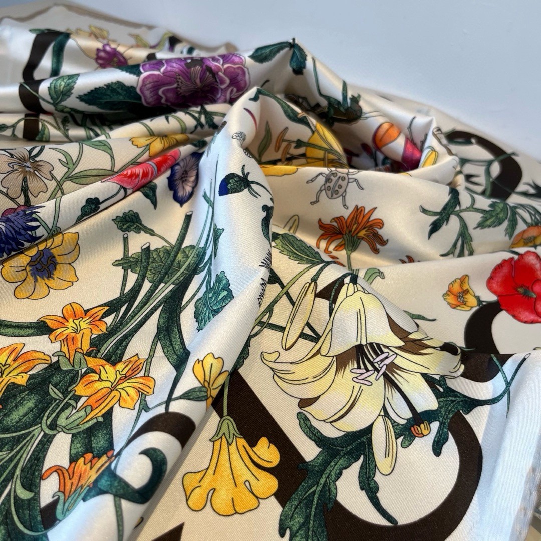 Gucci Floral Patterns silk Scarf Shawl