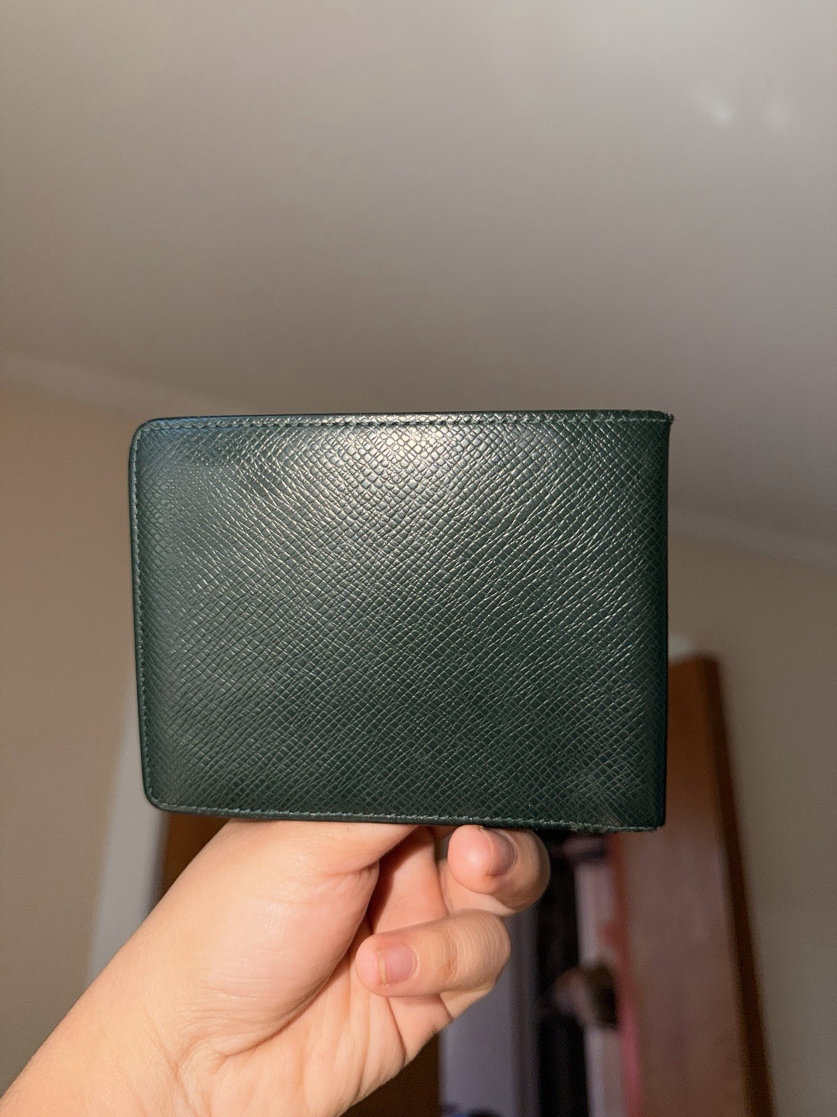 Louis Vuitton Men’s Green Bifold Wallet, Logo Accent, Credit Card Slots