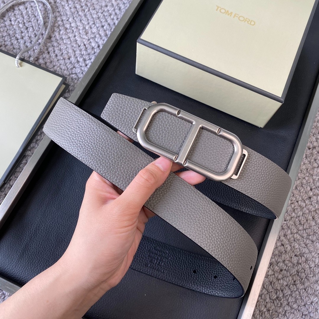 Tom Ford men’s gray/black Calfskin Leather casual belt