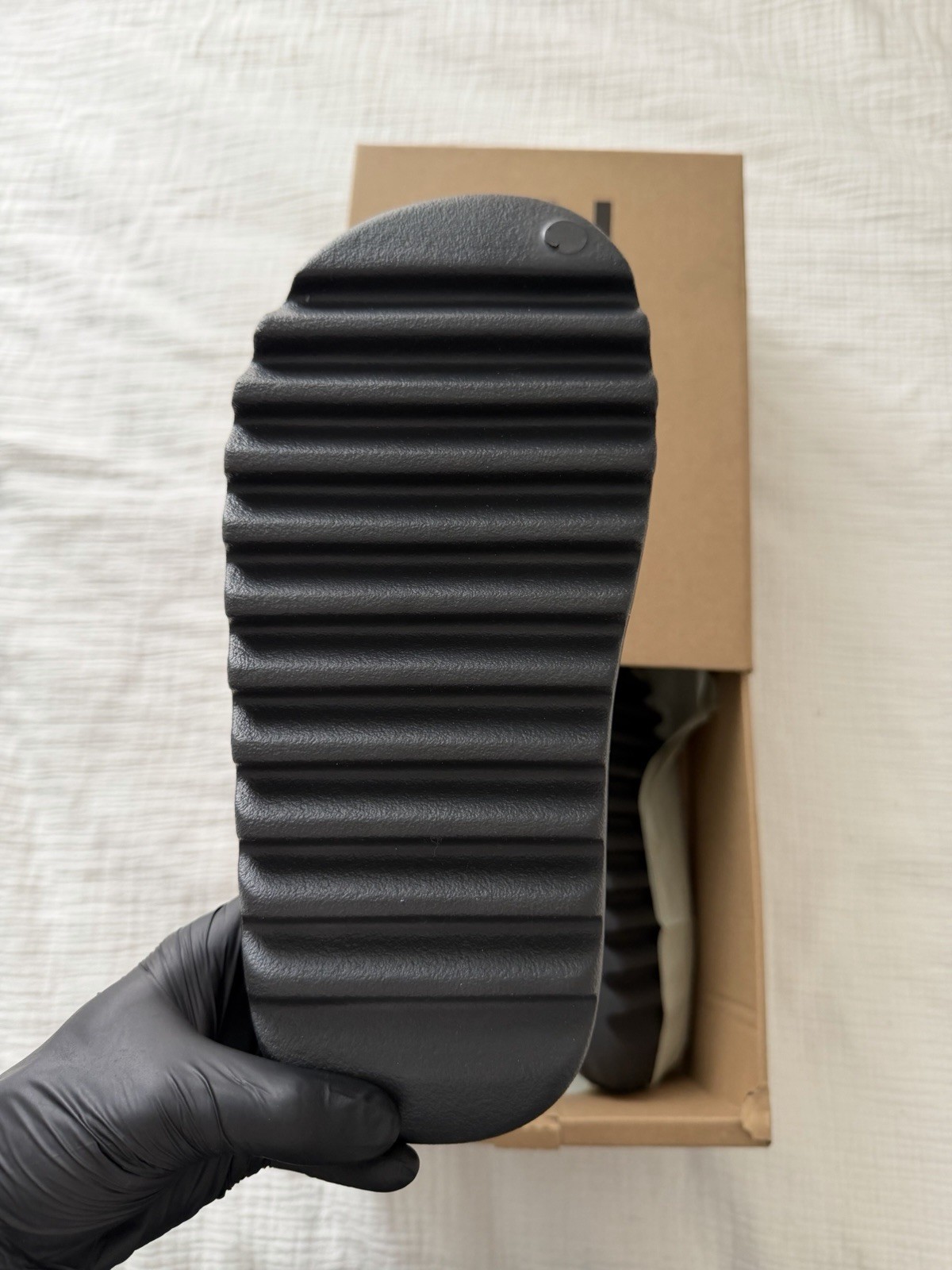 Adidas Yeezy Slide Onyx Size 8 NWOB HQ6448