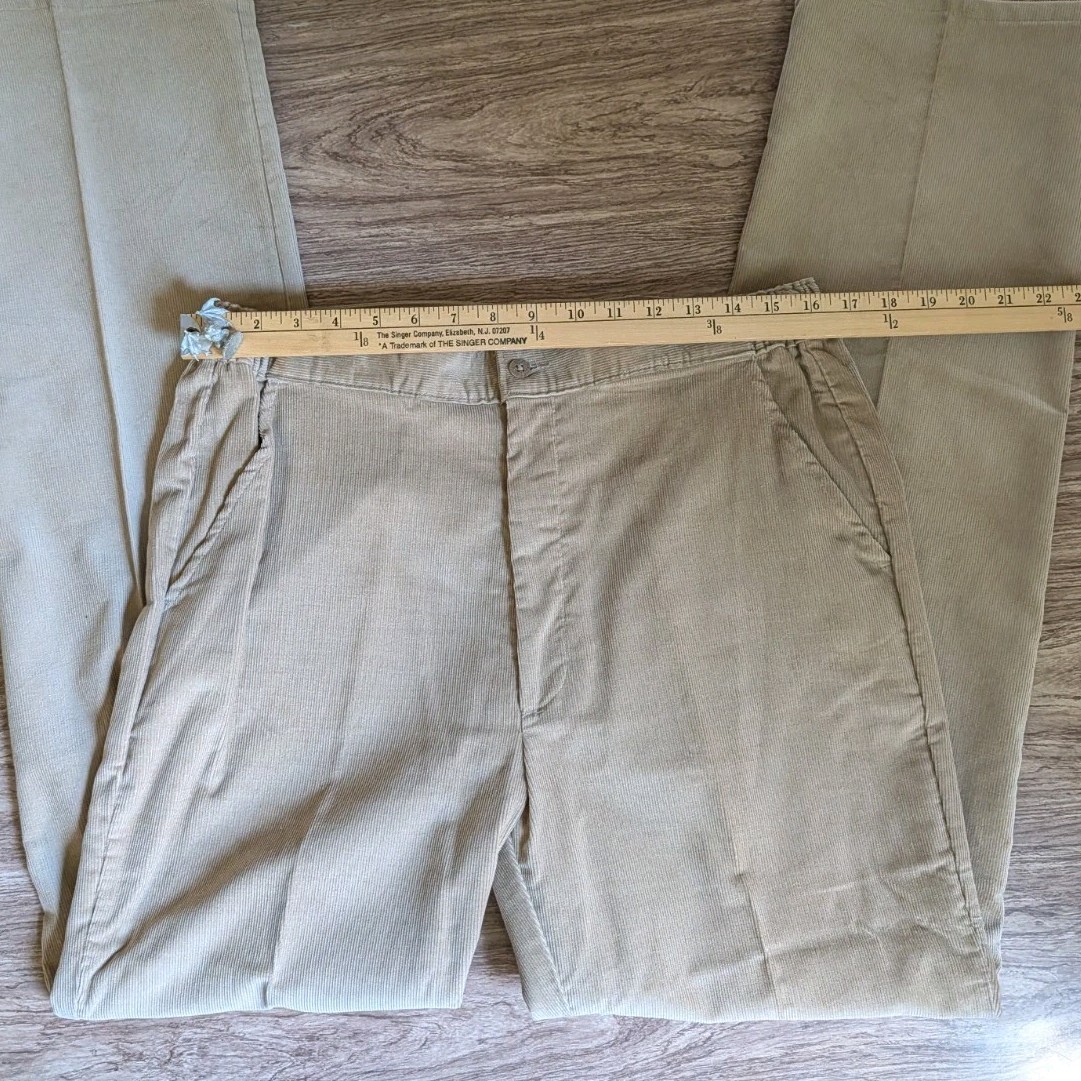 Vintage 80s Levi’s Sports Classic Mens Tan Corduroy Trousers