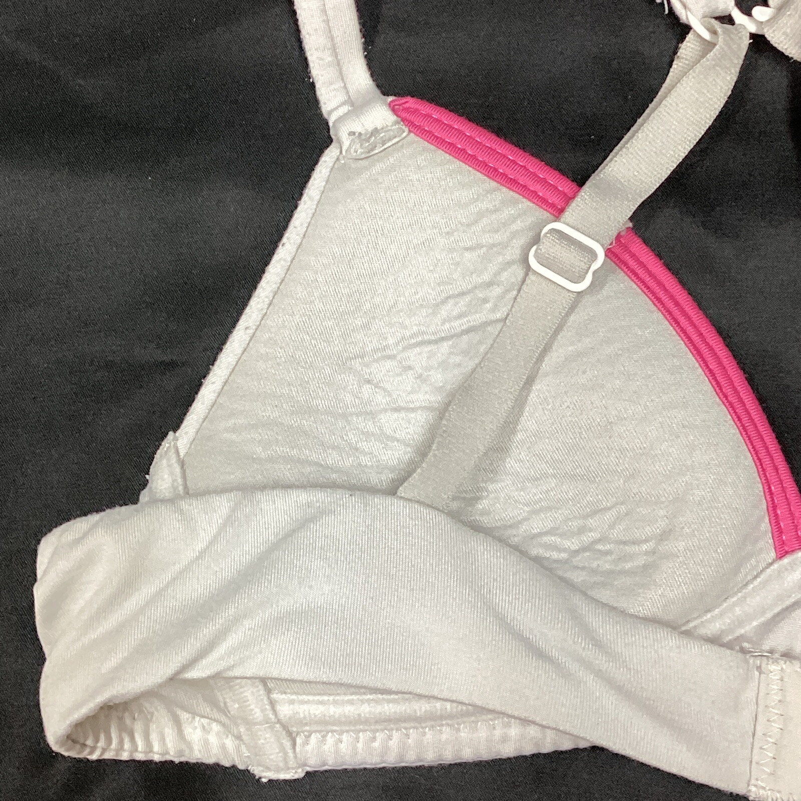 Delta Bra Smooth Cup Wireless 32A Gray Triangle Cups