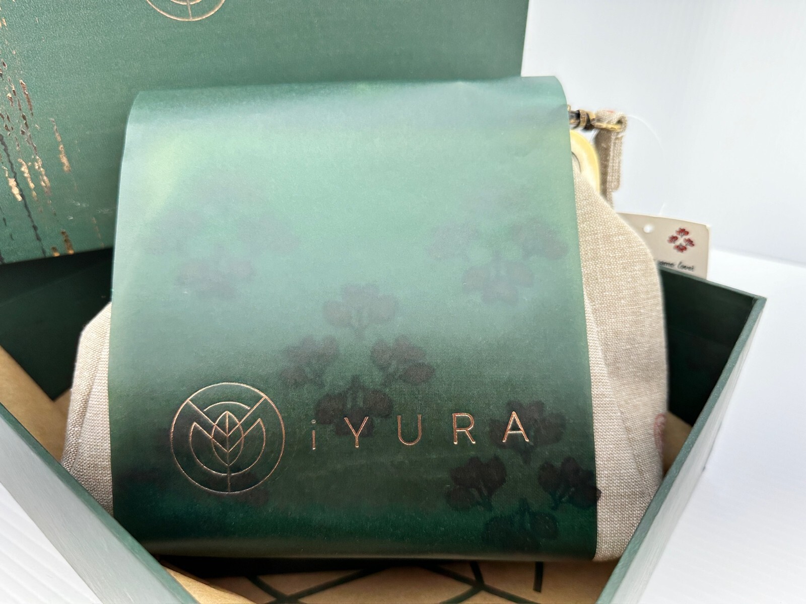 iYURA Eco Friendly Tan Gold Embroidered Baroque Leaf Fabric Frame Bag Box Set