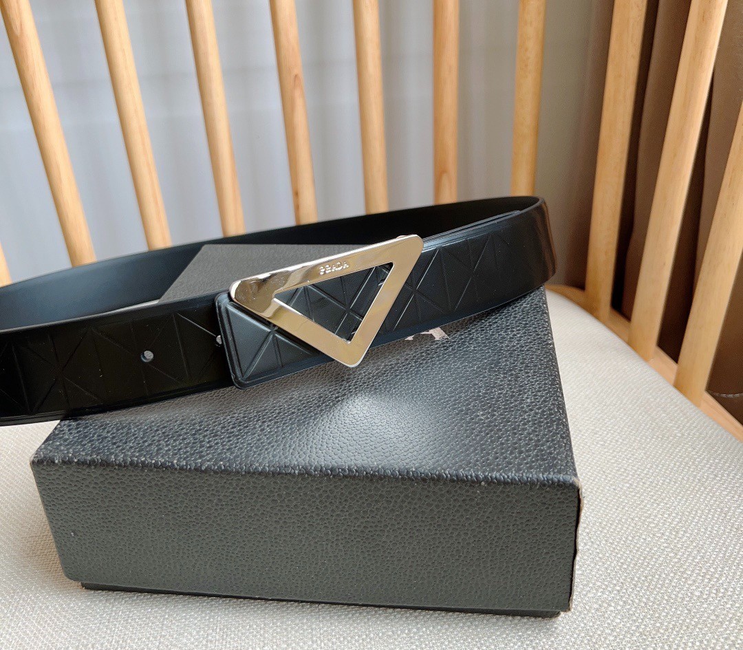Prada men’s leather belt in Black