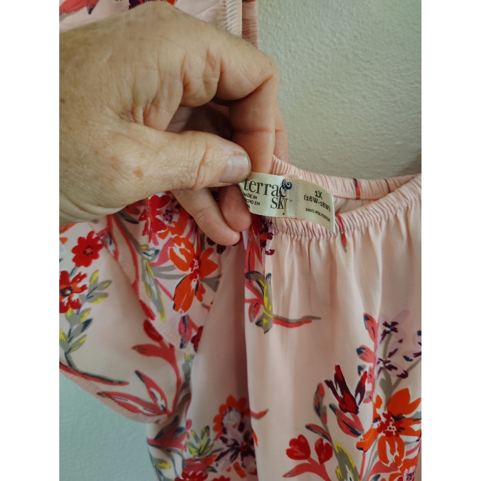 Terra & Sky Pink Floral Flutter Sleeve Blouse Plus Size 1X 16W-18W Scoop Neck