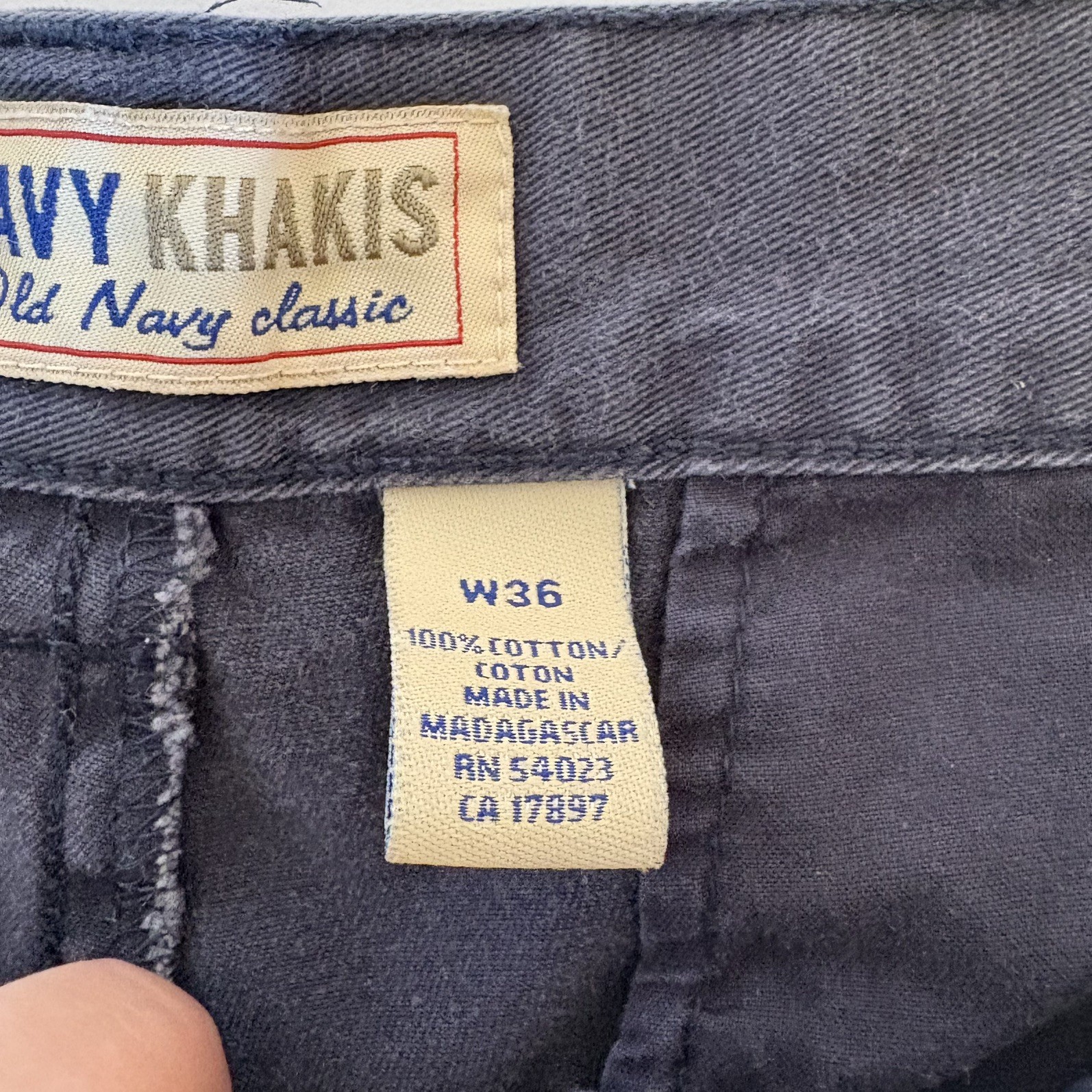 Vintage Mens Size 36 Old Navy shorts khaki pleated front Inseam 8.5 inches Y2K