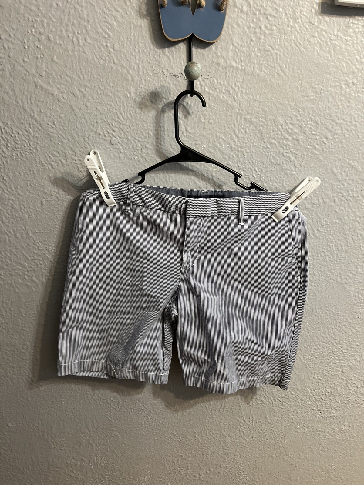 Womens Tommy Hilfiger Bermuda Shorts Size 8 Inseam 8.5 Inches Blue Striped