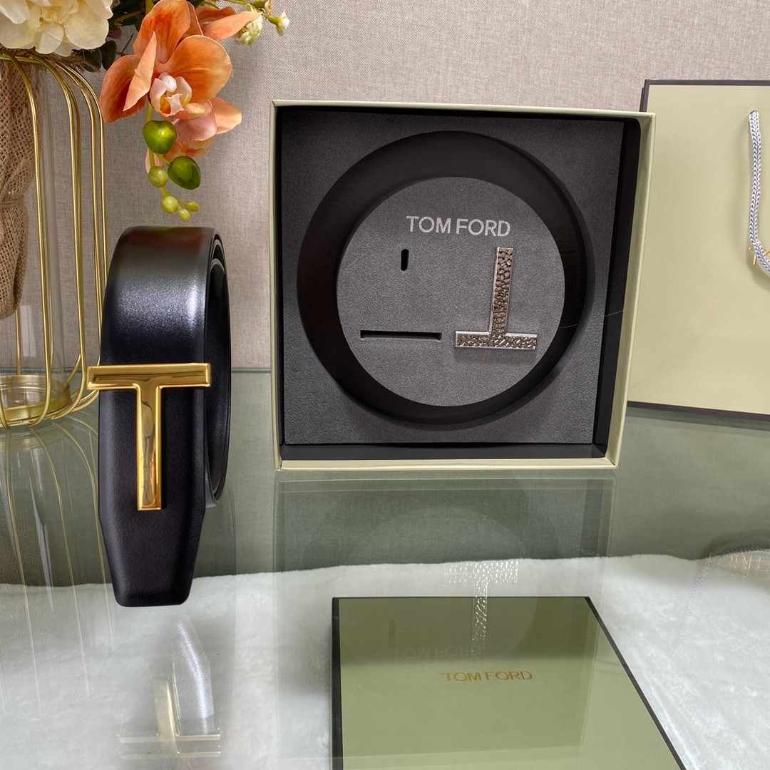 TOM FORD Reversible Black Leather T Logo Belt Men’s S.S. Buckle