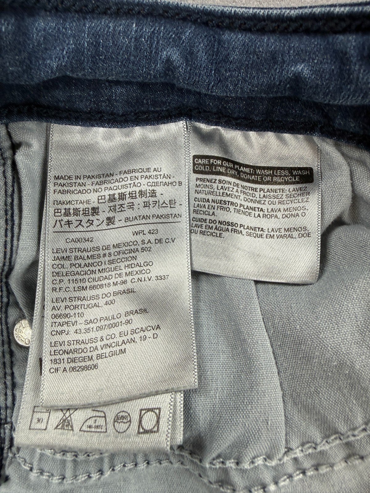Levi’s Women’s Mid Rise Skinny Jeans Size 8M Medium Wash Blue Denim Distressed