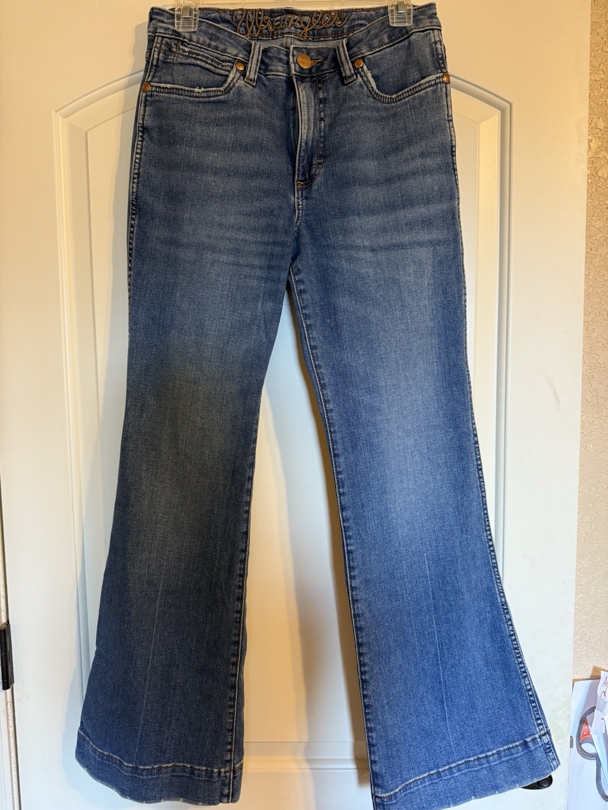 Wrangler Retro Women’s Bootcut Jeans, Medium Wash, Mid Rise (29×32)
