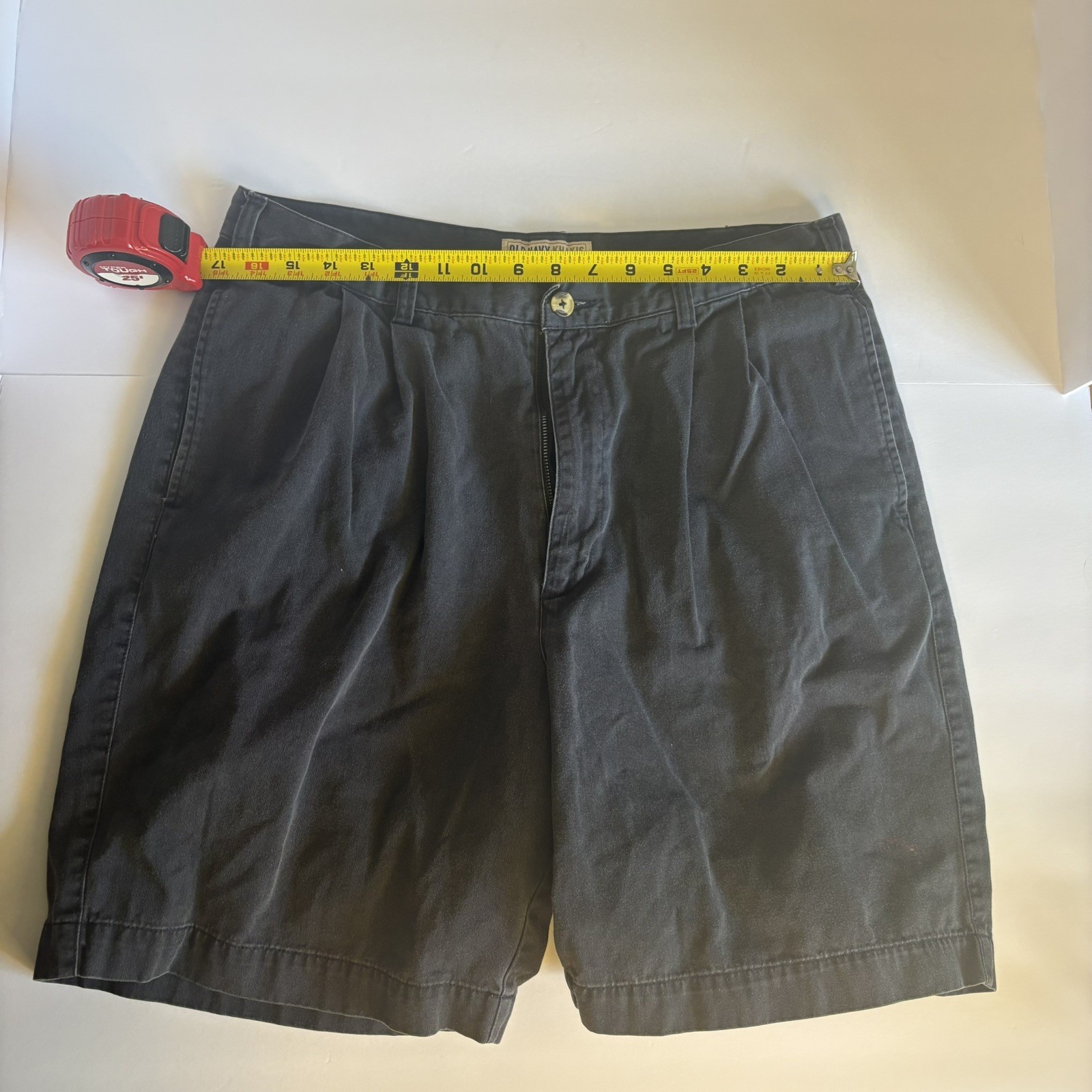 Vintage Mens Size 36 Old Navy shorts khaki pleated front Inseam 8.5 inches Y2K