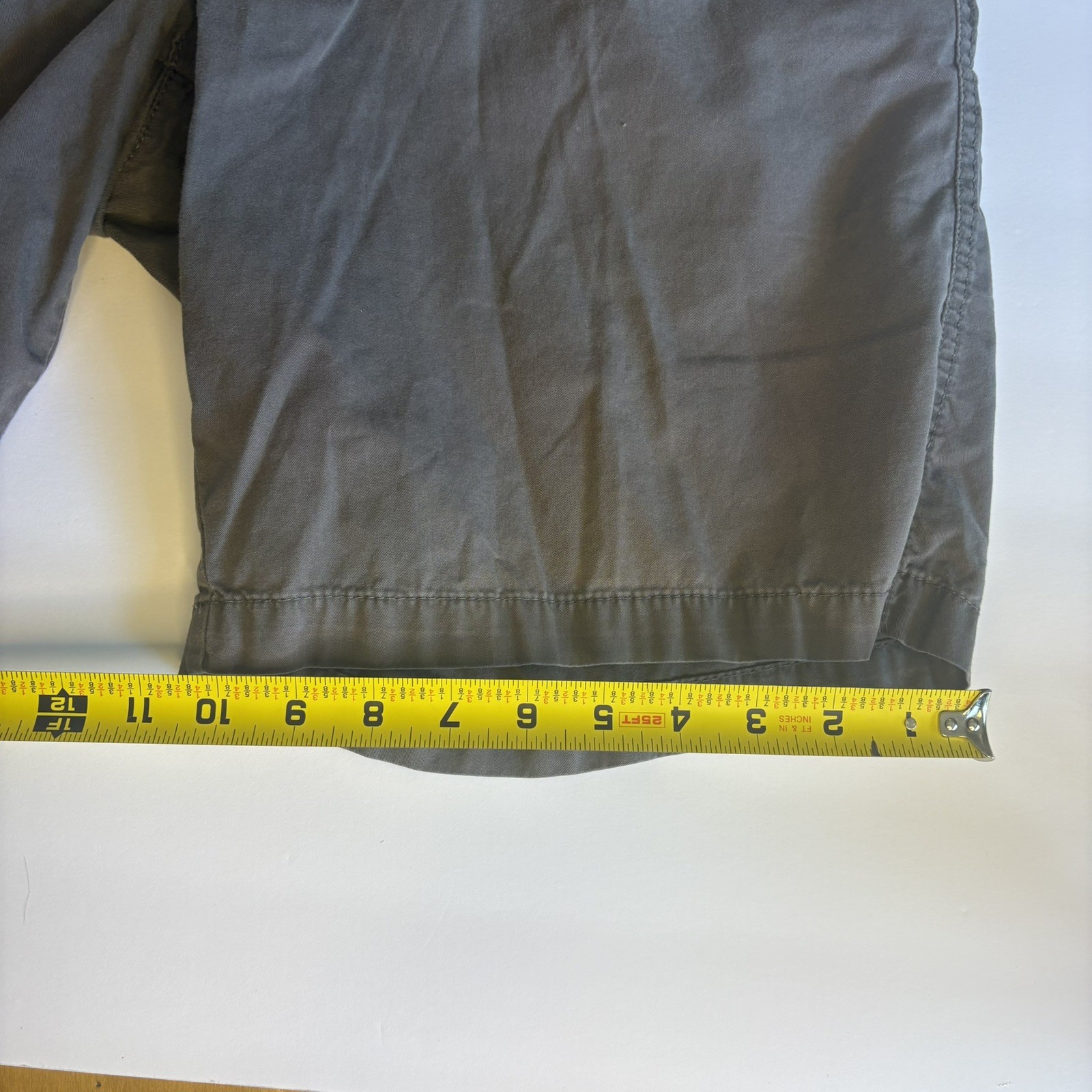 Vintage Mens Size 36 Old Navy shorts khaki pleated front Inseam 8.5 inches Y2K