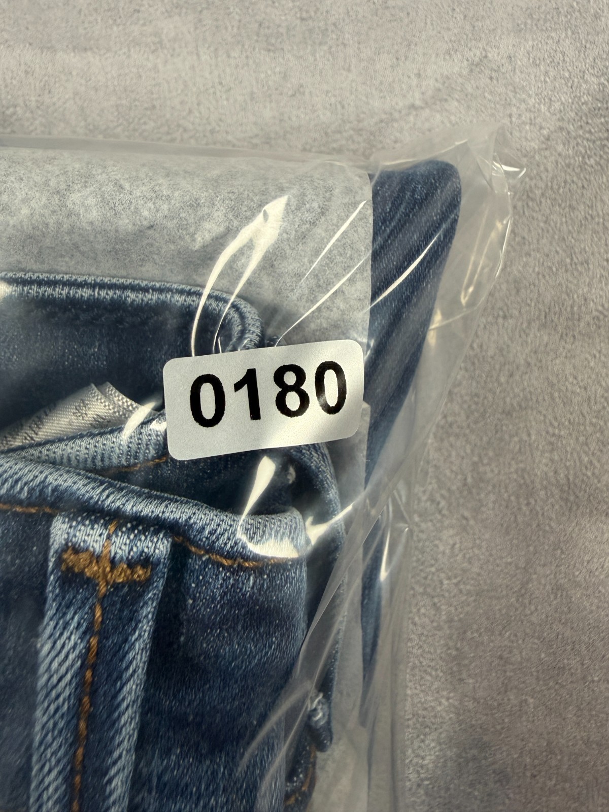 Levi’s Women’s Mid Rise Skinny Jeans Size 8M Medium Wash Blue Denim Distressed