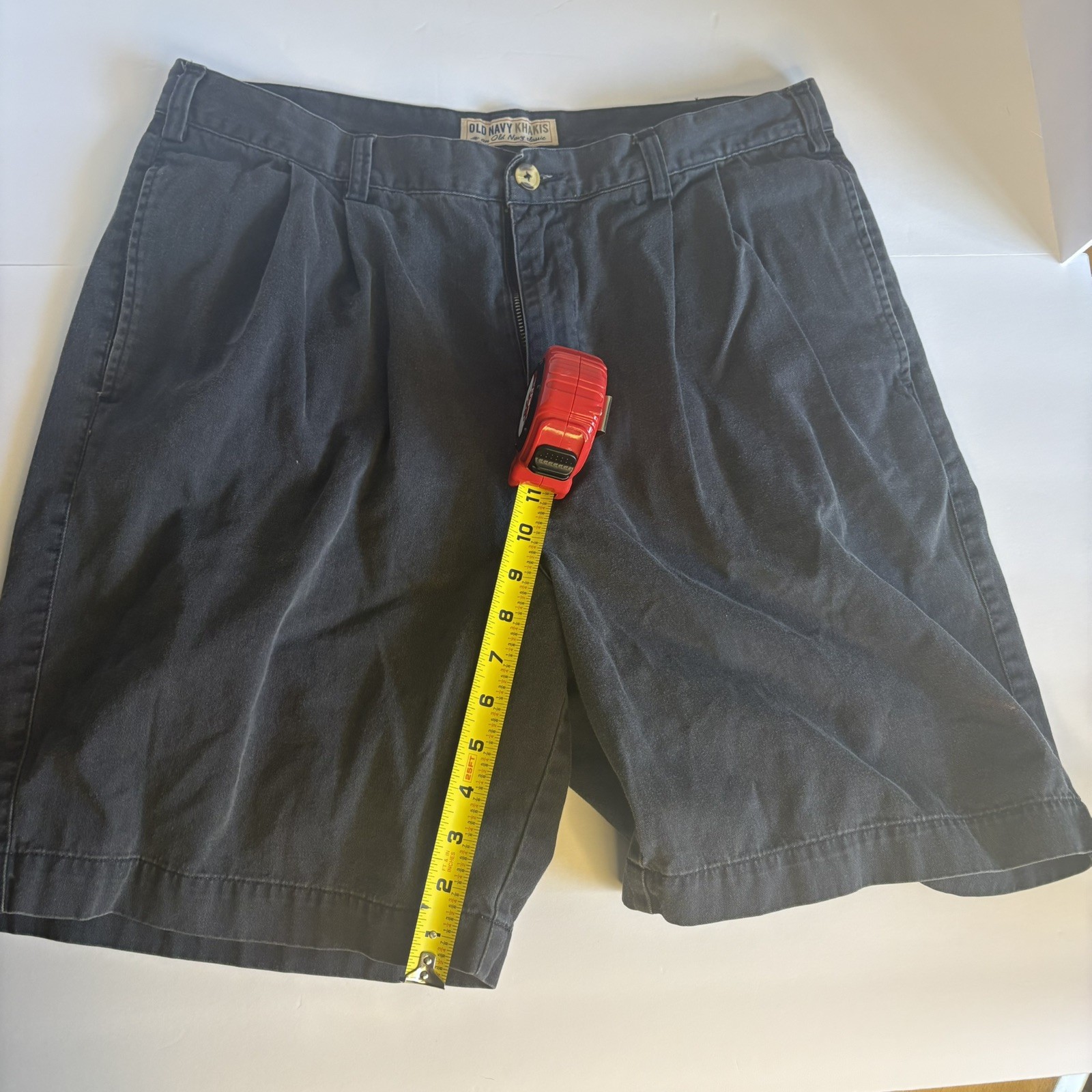 Vintage Mens Size 36 Old Navy shorts khaki pleated front Inseam 8.5 inches Y2K